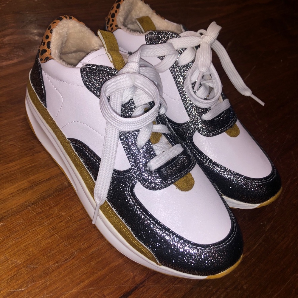 Fashionable sneakers
